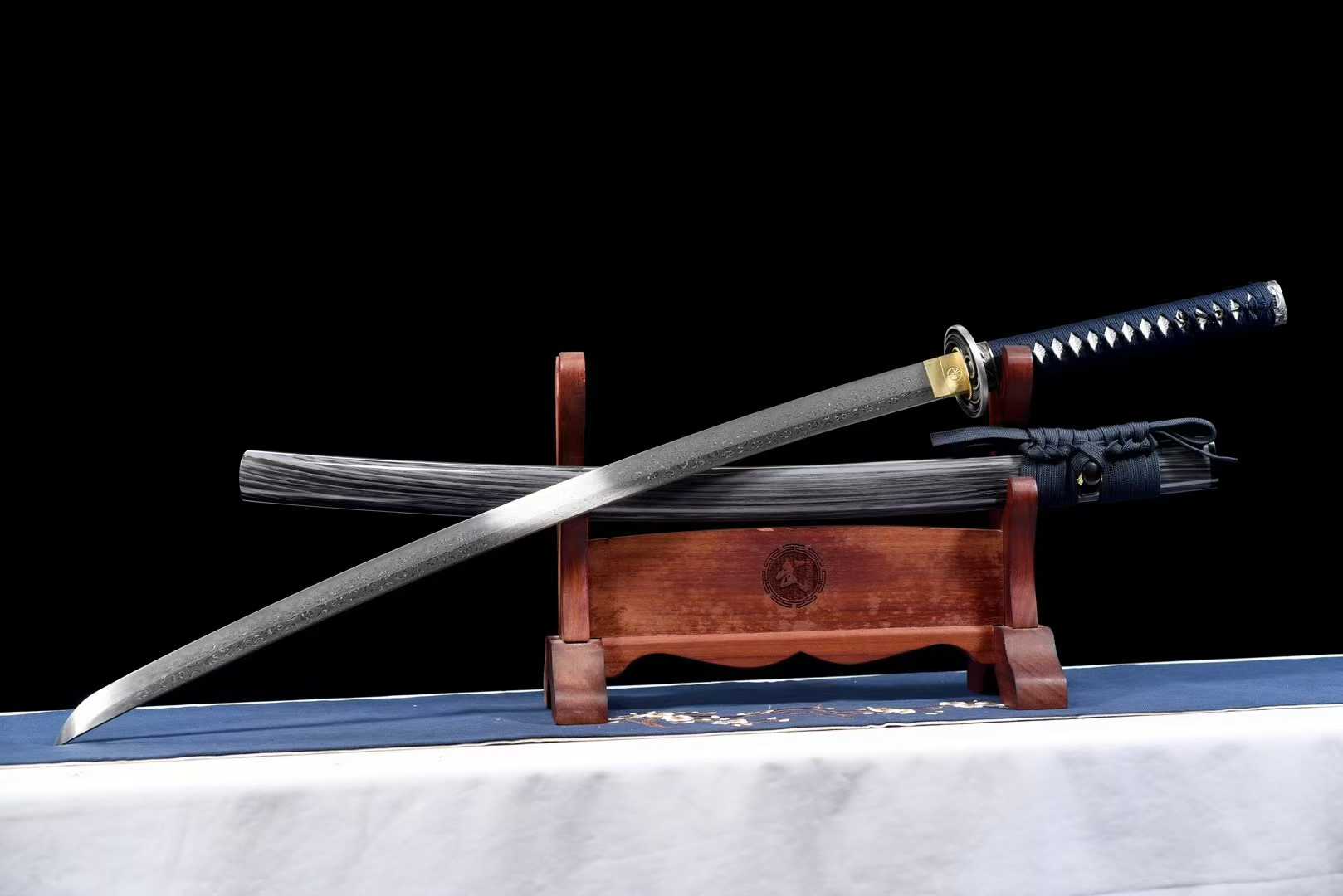 Kiếm Katana Samurai Hoa Văn Huyễn Dạ – Vân Hoa Hồng Damascus Thủ Công